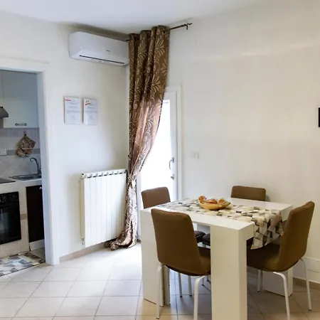 Casa Cecilia Апартаменты *